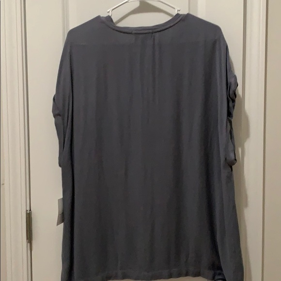NWT Bella Dahl vneck tee - Picture 5 of 5